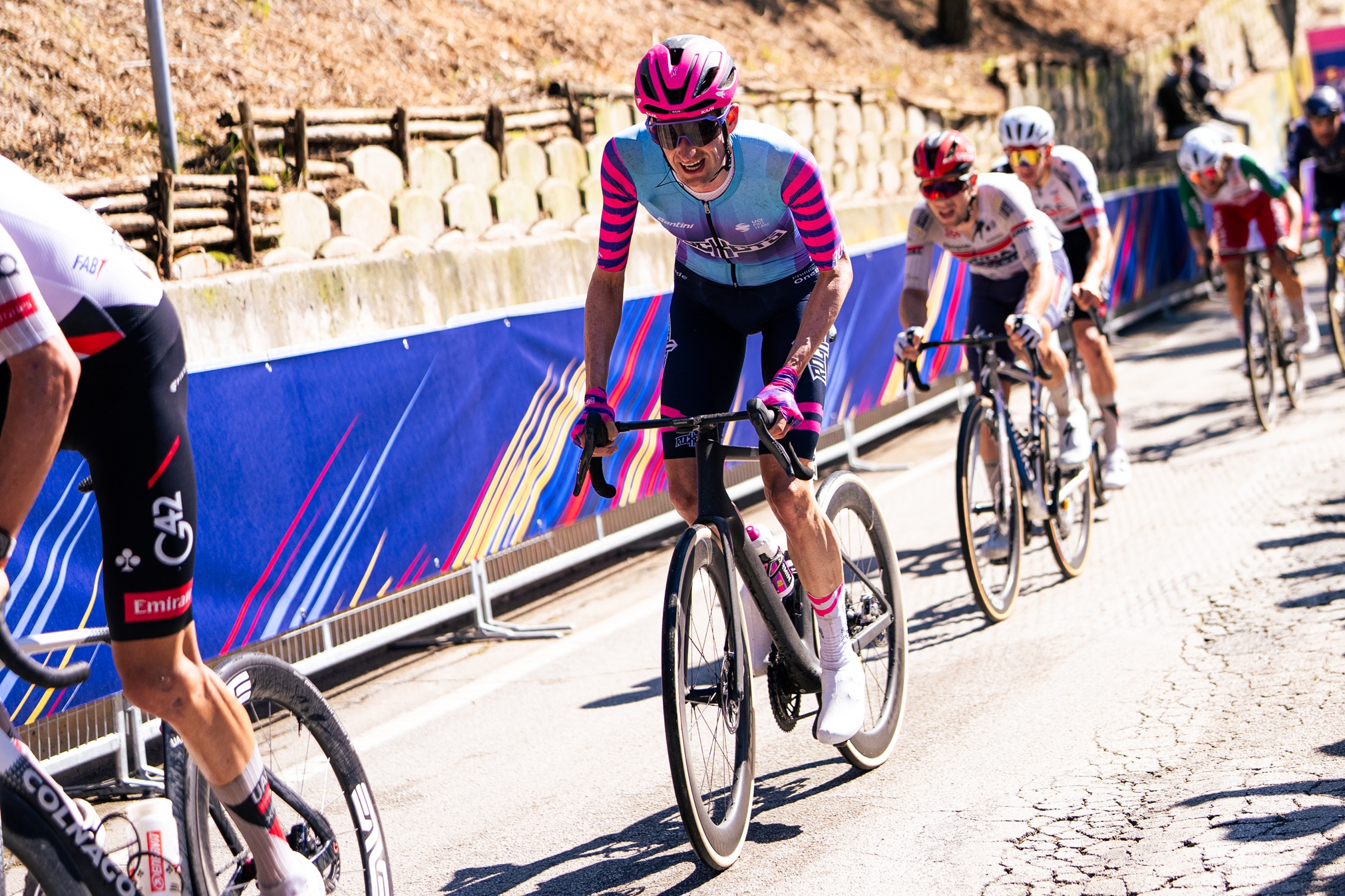 unibet rose rockets cycling team virtuoos during racing
