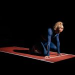 Lieke Klaver op atletiek baan in startblok