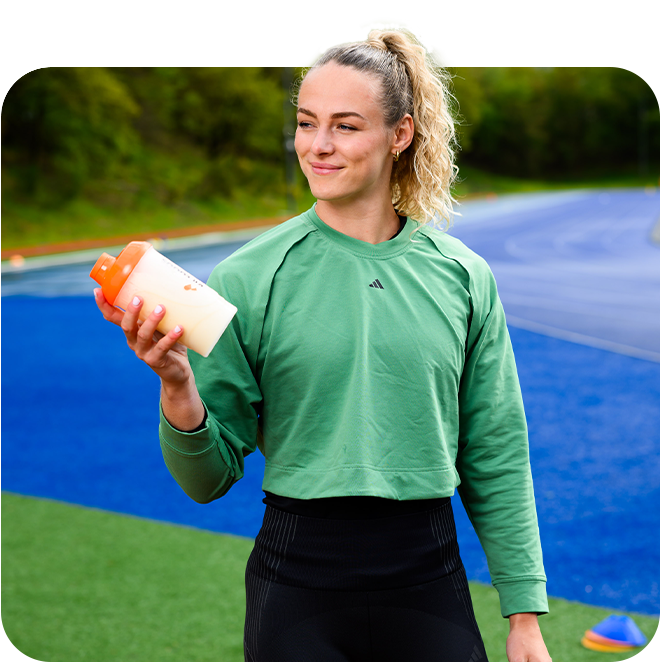 Lieke Klaver met Virtuoos Recovery Shake op altetiekbaan